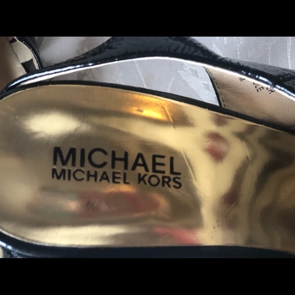 Michael kors heels with gold zipper - Picture 5 of 7